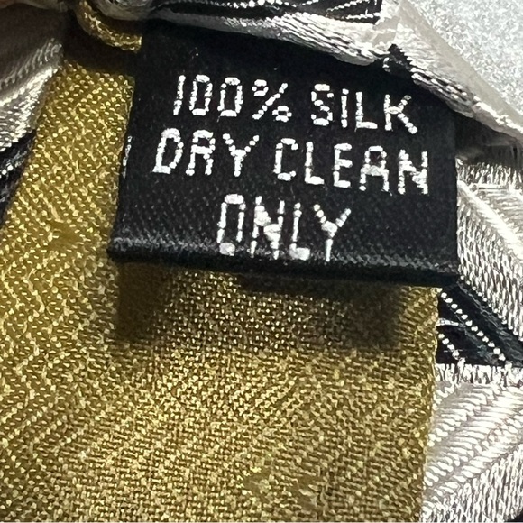 Zillioni Collezioni Hand Made Silk Men's Neck Tie Geometric Pattern Black White - Picture 6 of 6